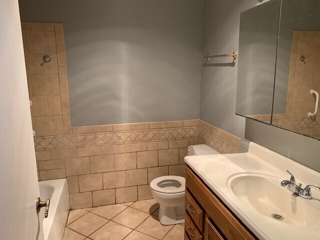 Building Photo - Large secluded 4 bedroom/2 bath in Blude Ridge Estates