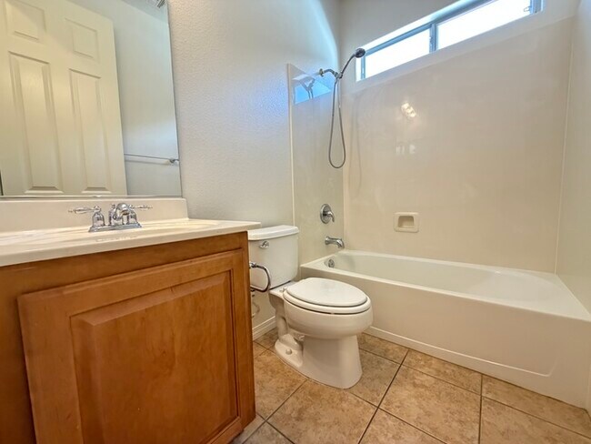 Building Photo - Carry Over Showing: This property has been shown before and will be rented to the first most qual...