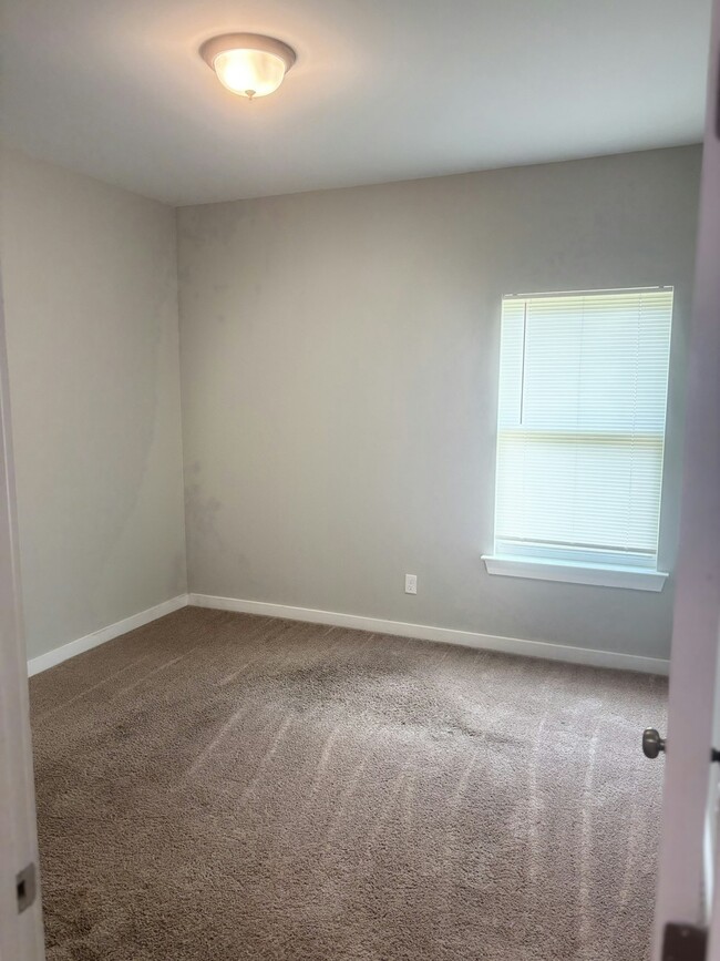 Building Photo - 304 Kennesaw Ave
