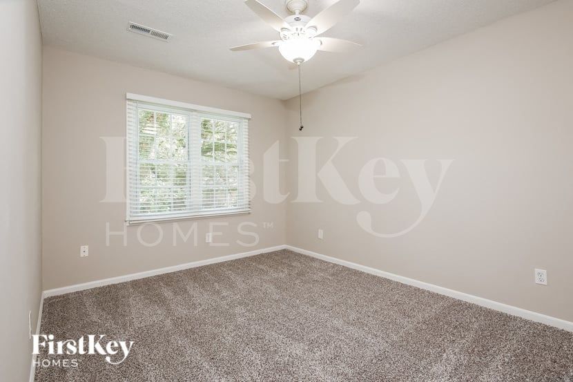 Building Photo - 2332 Vanderbilt Dr
