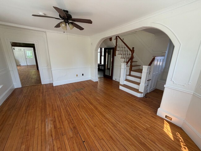 Building Photo - Spacious 4BR/3BA Home in Downtown Dover — Freshly Updated, Walk to Everything
