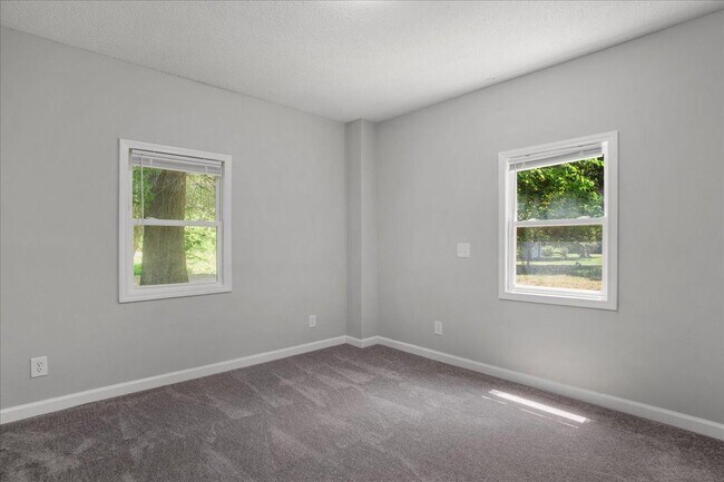 Building Photo - 1844 Brier Ln