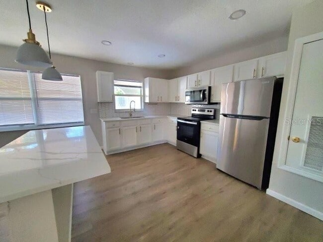 Building Photo - 4390 Sibley Bay St