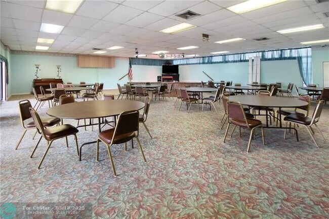 Building Photo - 4990 E Sabal Palm Blvd