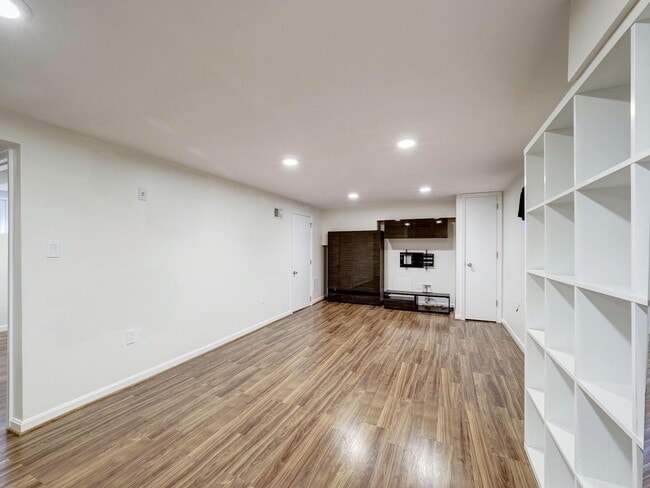 Building Photo - 5208 Glenwood Rd