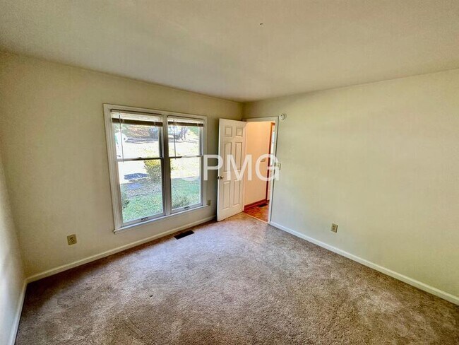 Building Photo - 1552 Terrace Rd SW