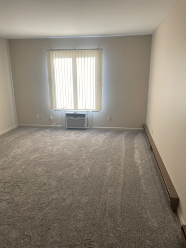 Building Photo - 905 Illini Ave