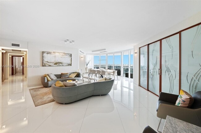 Building Photo - 18201 Collins Ave