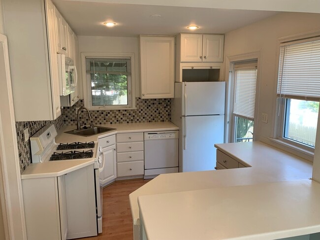 Building Photo - 9511 Singleton Dr