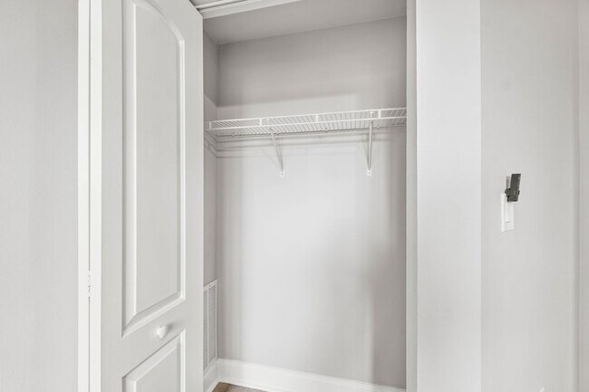 Building Photo - 1000 Scotia Dr