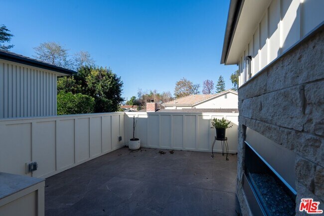 Building Photo - 4708 Noble Ave