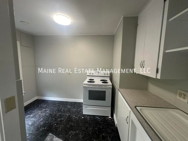 Building Photo - 91 Castine Rd