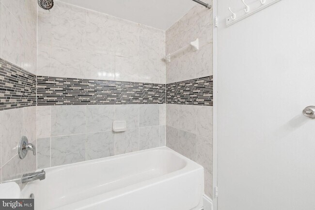 Building Photo - 9812 Kingsbridge Dr