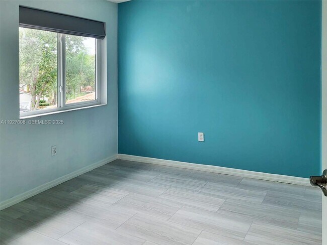 Building Photo - 1125 Cliffrose St