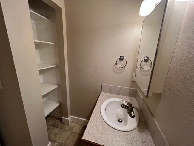 Building Photo - Great 3 bedroom in Central Meridian