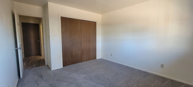 Building Photo - 2 Bedroom 1 Bath duplex