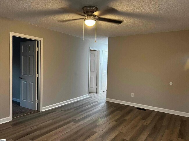 Building Photo - 529 Oakland Ave