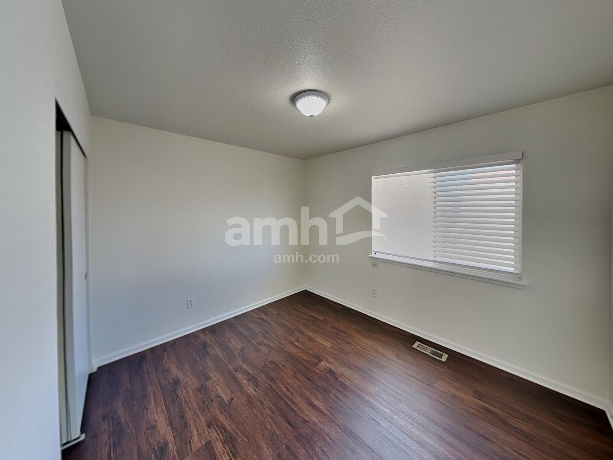 Building Photo - 4570 N Orleans St