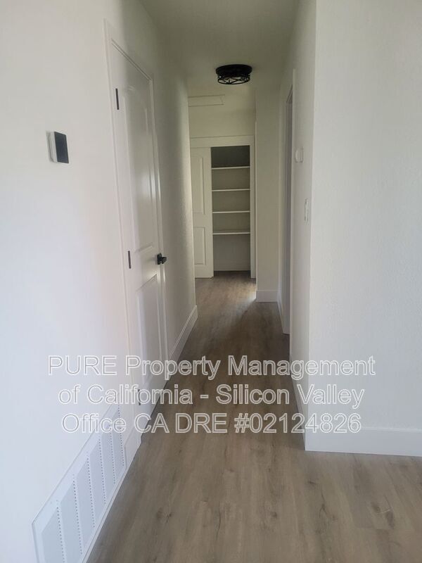 Building Photo - 3420 Pitcairn Way