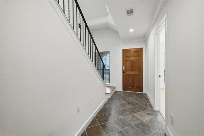 Building Photo - 6130 Hamman St