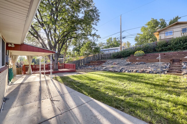 Building Photo - 13840 W Dakota Pl