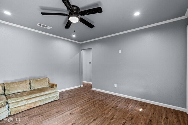 Building Photo - 9419 Normandie-