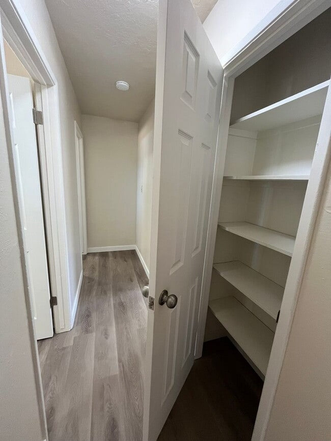 Building Photo - 304 Tennyson Dr