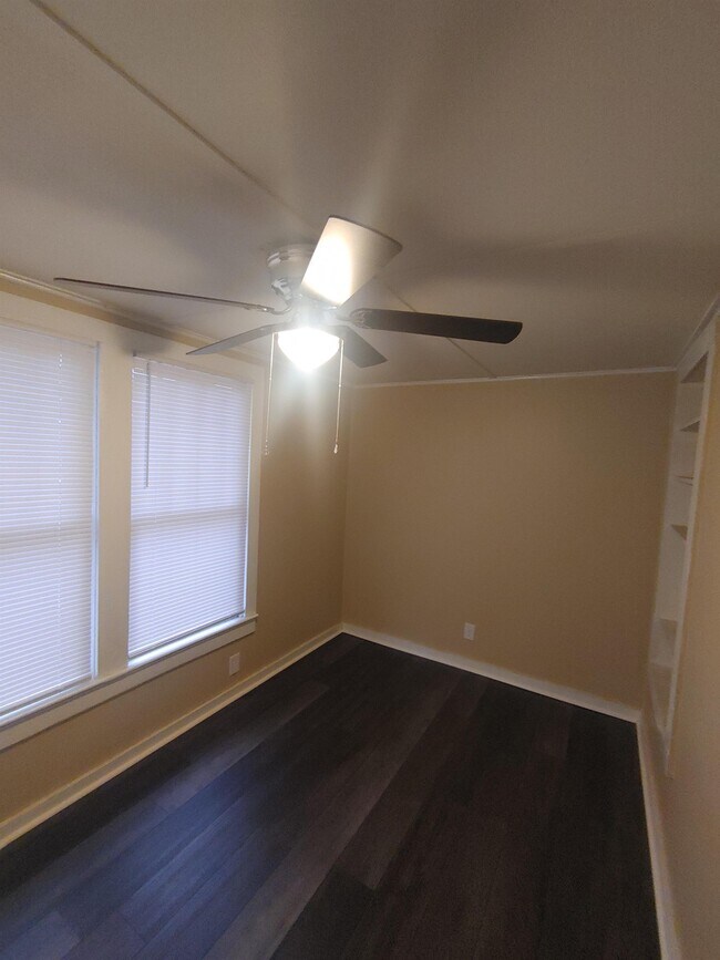 Building Photo - 205 Adkinson Ave
