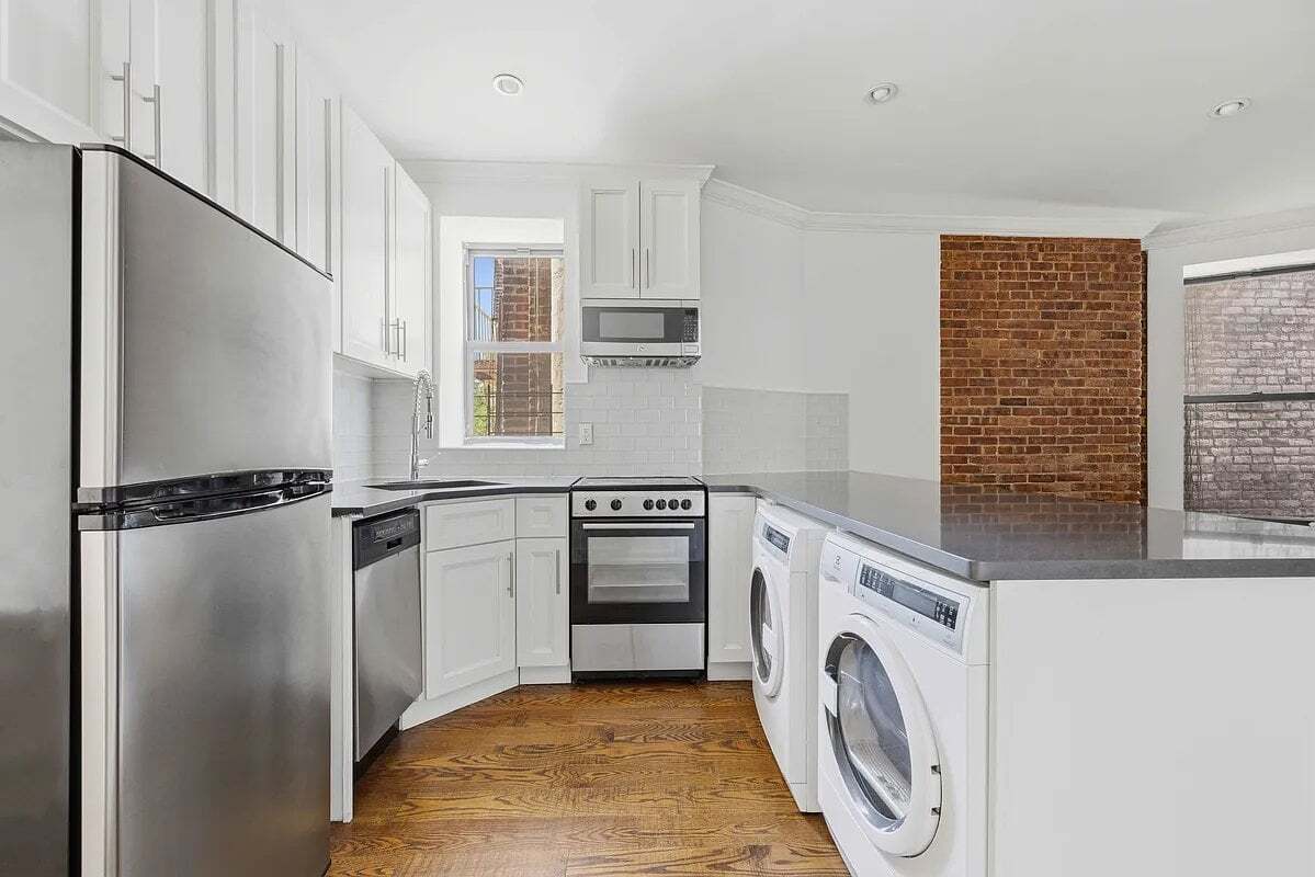 Building Photo - 346 E 120th St