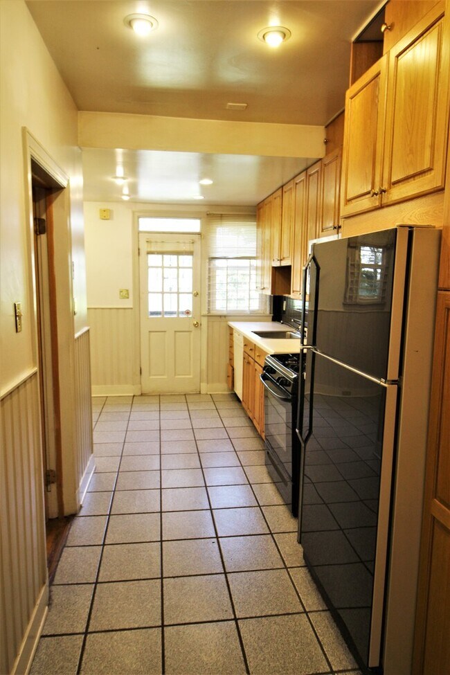 Building Photo - 2026/2027 Off-Campus JHU Spacious 5bd/2ba Rowhome OSP & W/D! Available 6/8