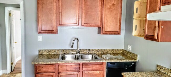 Building Photo - 418 Iverson Way