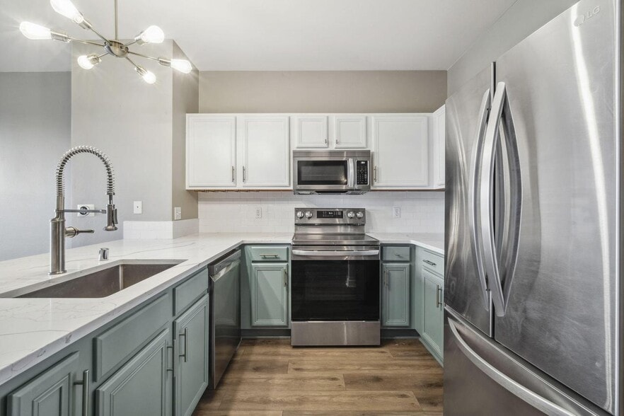 Building Photo - 4110 S Lake Dr