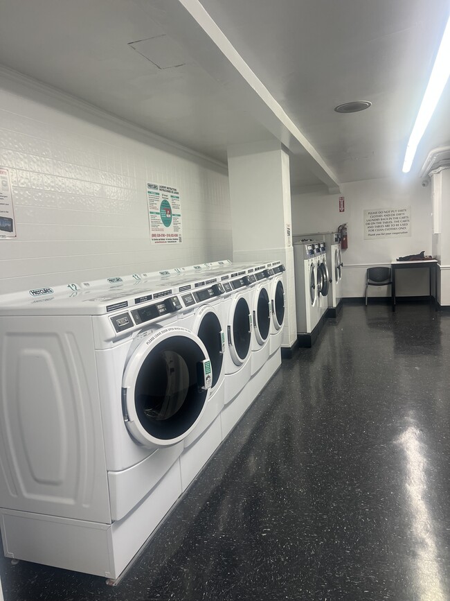 Building Photo - 3215 Avenue H