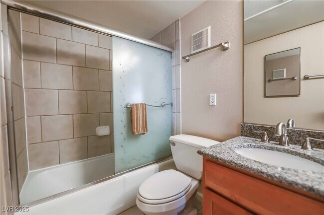 Building Photo - 683 Oakmont Ave