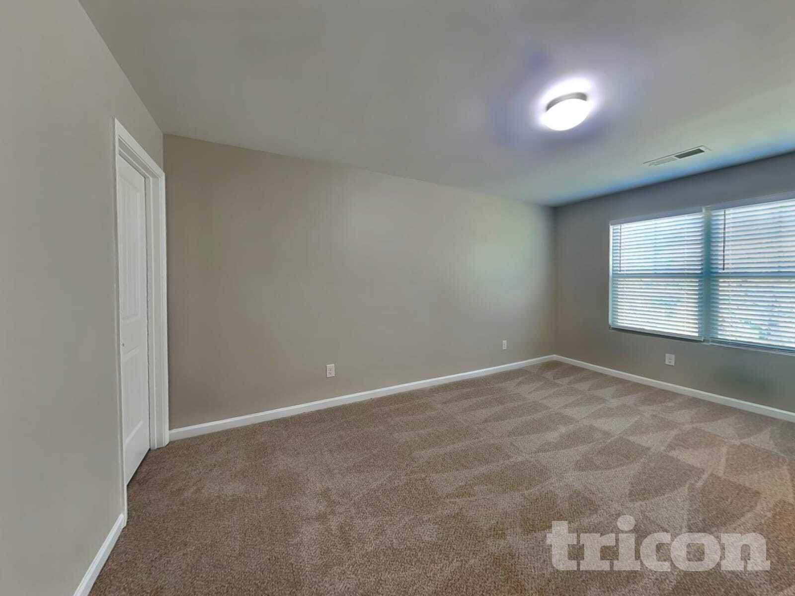 Building Photo - 165 Daisy Cir