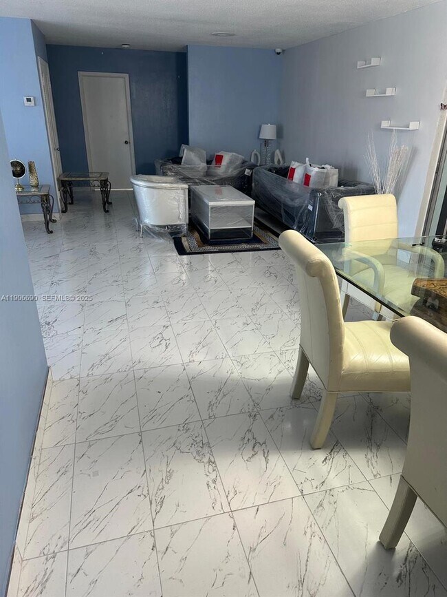 Building Photo - 5360 Fletcher St