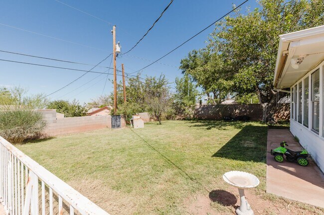 Building Photo - Spacious 3 Bedroom Home with Solar Panels and a Pool