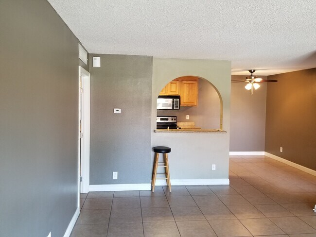 Building Photo - *FREE RENT THRU 6-30-26**HCVP considered*DOWNSTAIRS 1BD 1BA CONDO!
