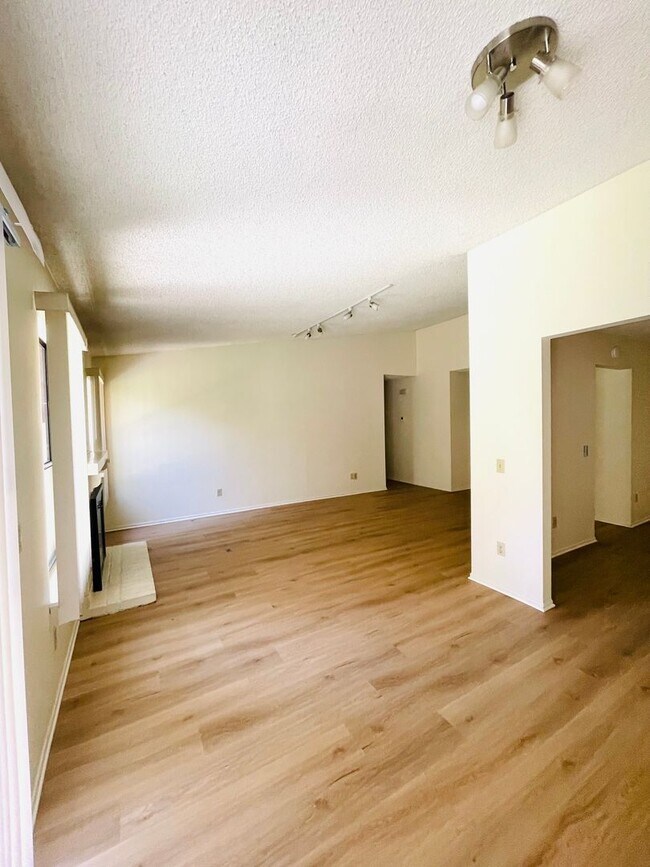 Building Photo - charming 3-bedroom, 2-bathroom home nestle...