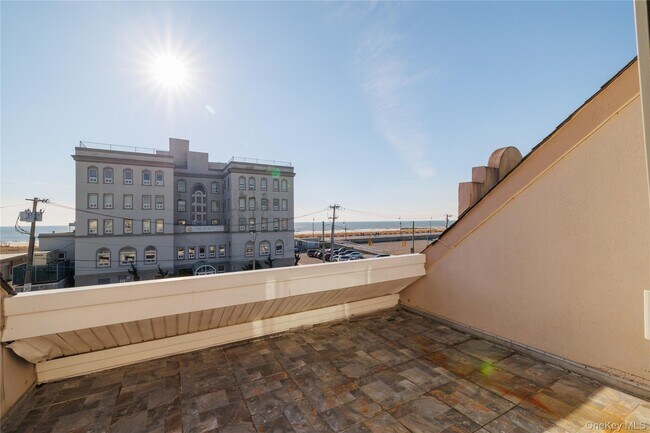 Building Photo - 277 W Broadway