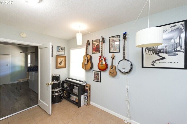 Building Photo - 4544 NE 95th Ave