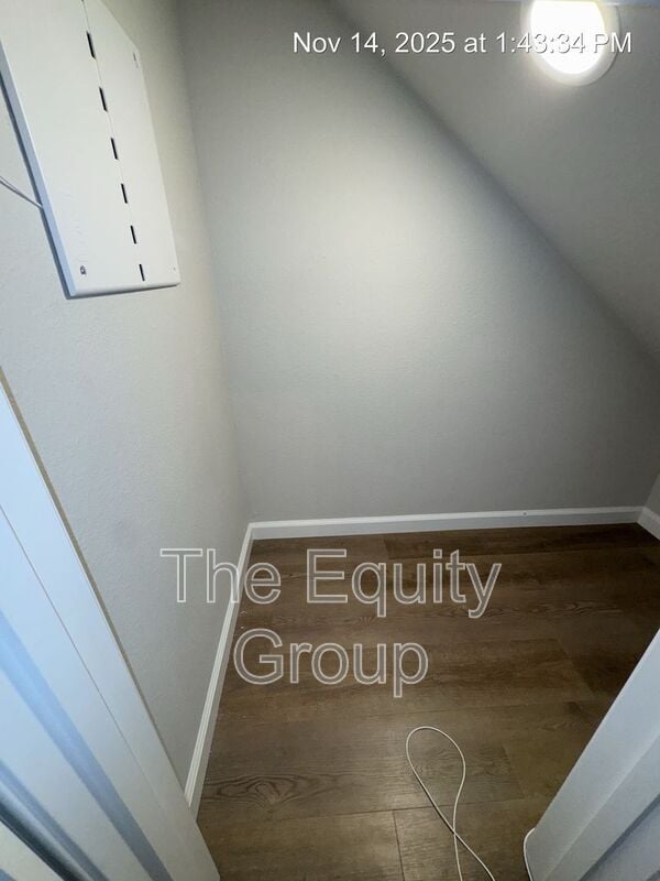 Building Photo - 418 S Summit St