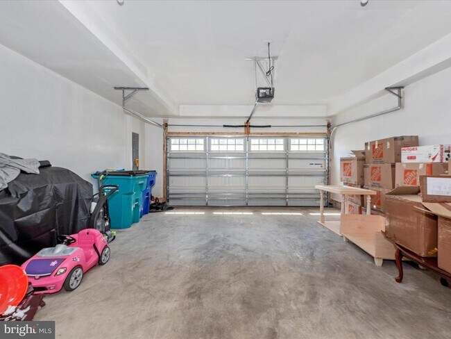 Building Photo - 11115 Hazelnut Ln