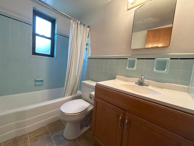 33 - Whitney Hall Apartments