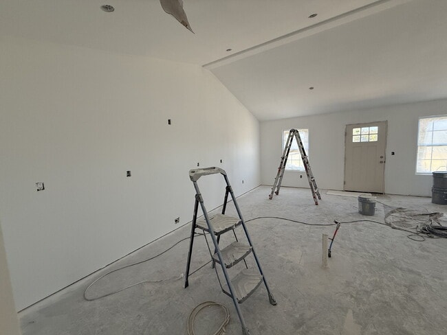 Building Photo - Patio Home in Hollister (4 Bedrooms withou...