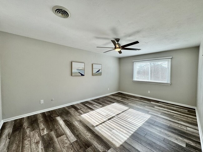 Building Photo - READY NOW!! Updated 5-Bedroom Home w/Fenced Backyard, Attached Garage  & Sunroom - Pet Friendly!