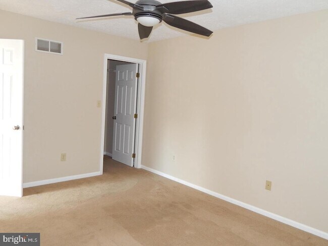 Building Photo - 862 N Waterford Ln