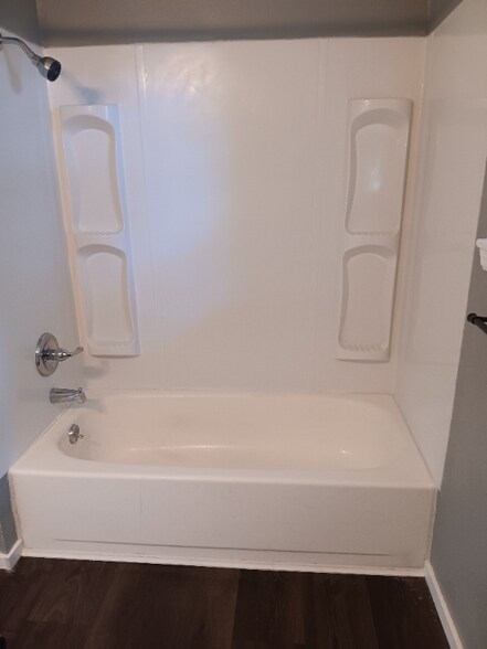 Building Photo - 1601 N Hills Blvd