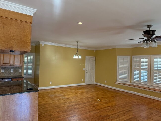 Building Photo - Lexington