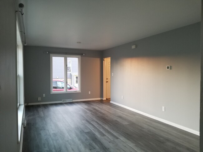 Building Photo - 534 E 17th St